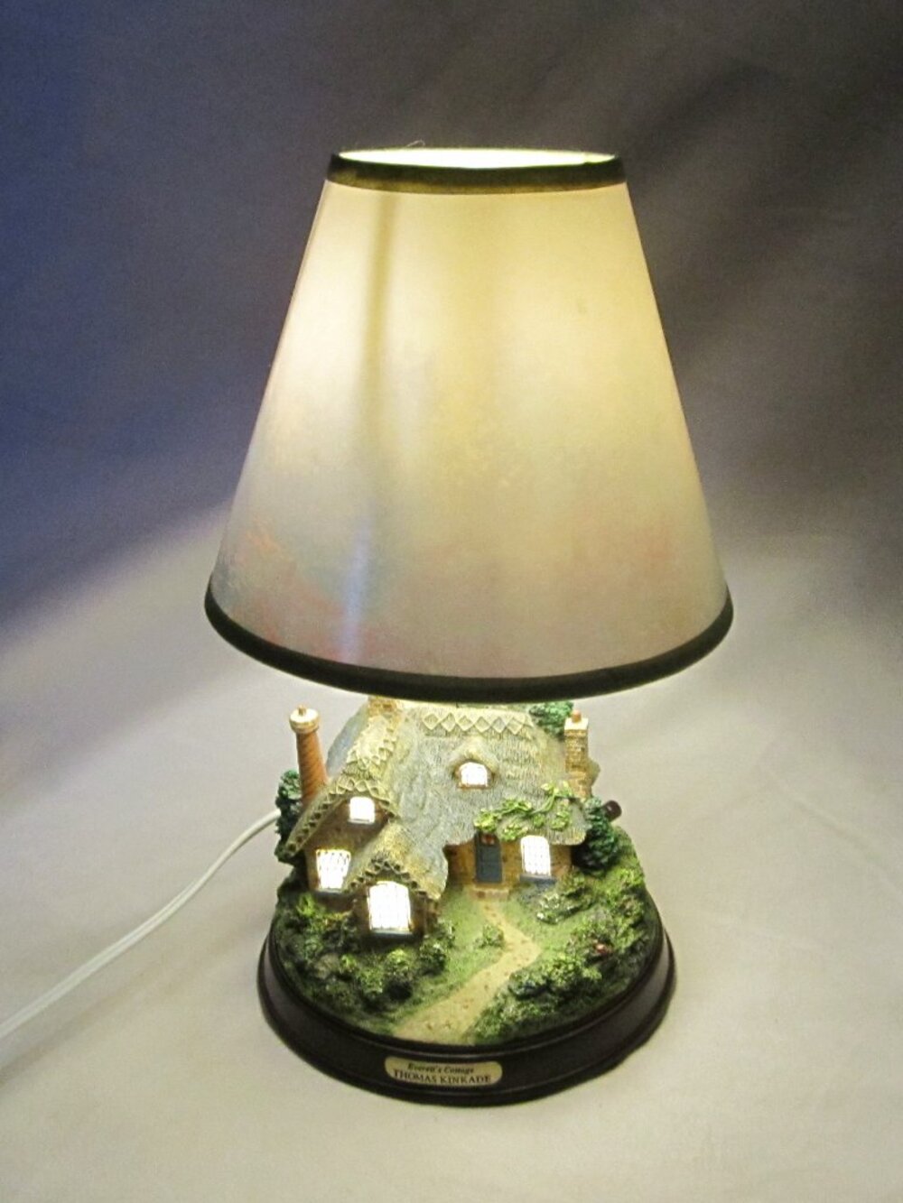 Thomas Kinkade Everett’s Cottage Sm Table Lamp W/House Lit Base & Original Shade
